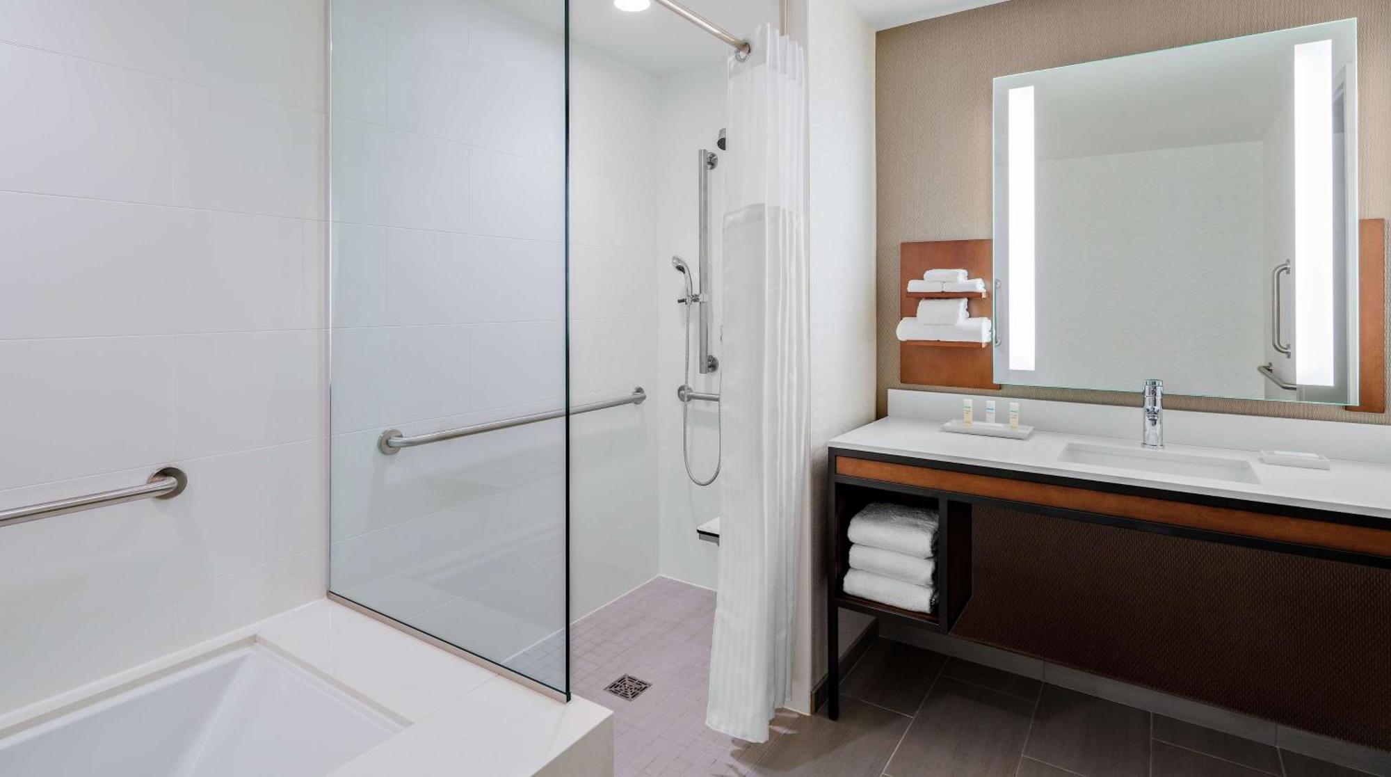 Hilton Garden Inn Chicago Mccormick Place Exterior photo